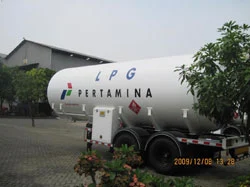 EZW11SXY-20-12000 Three-Roll Plate Rolling Machine in Tank Car Manufacturing - 翻译中...