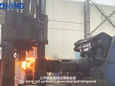 La surface du rouleau de travail est trempée et trempée